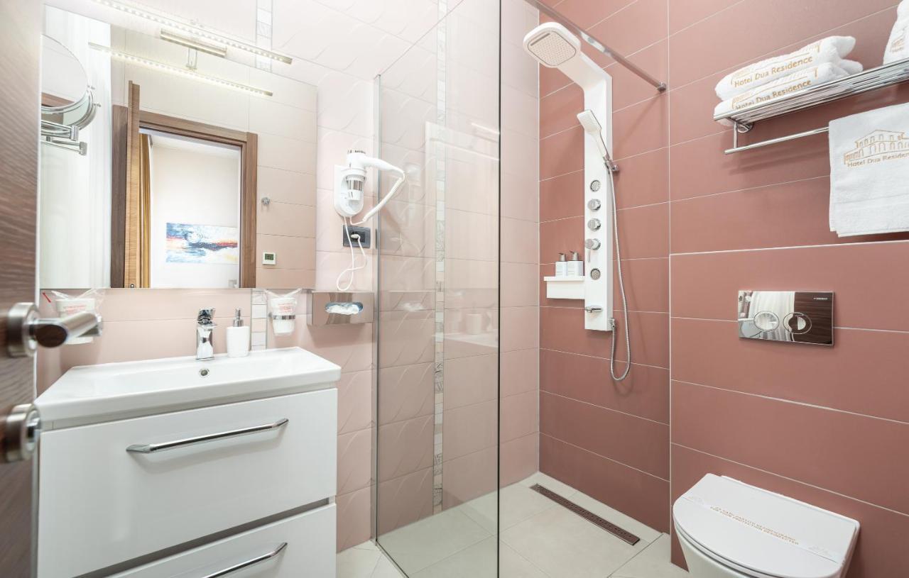 Hotel Dua Residence Porec Bagian luar foto