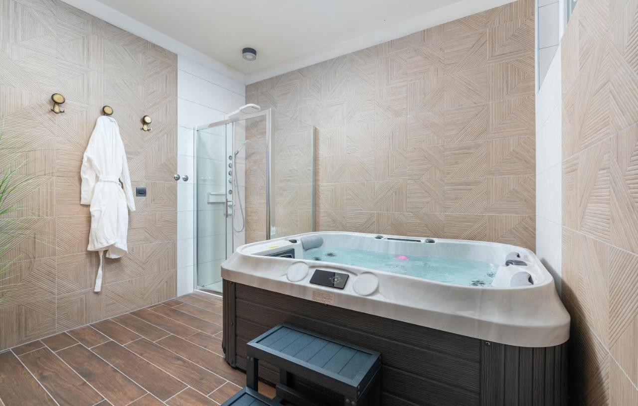 Hotel Dua Residence Porec Bagian luar foto