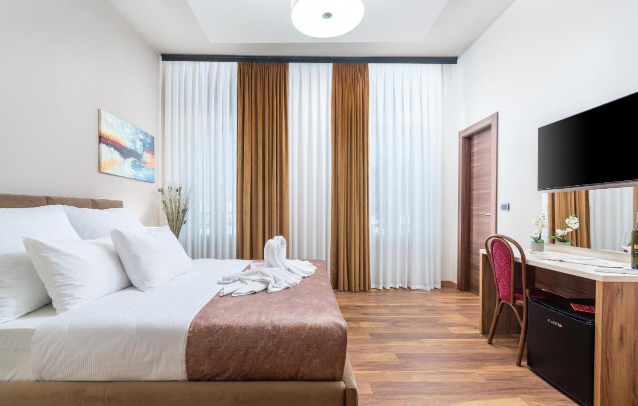 Hotel Dua Residence Porec Bagian luar foto